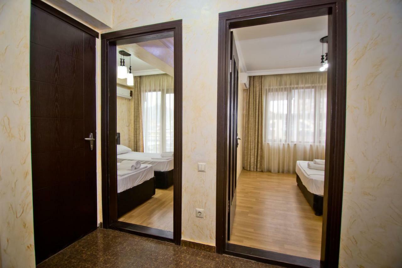 Vizit Hotel Batumi Exterior photo