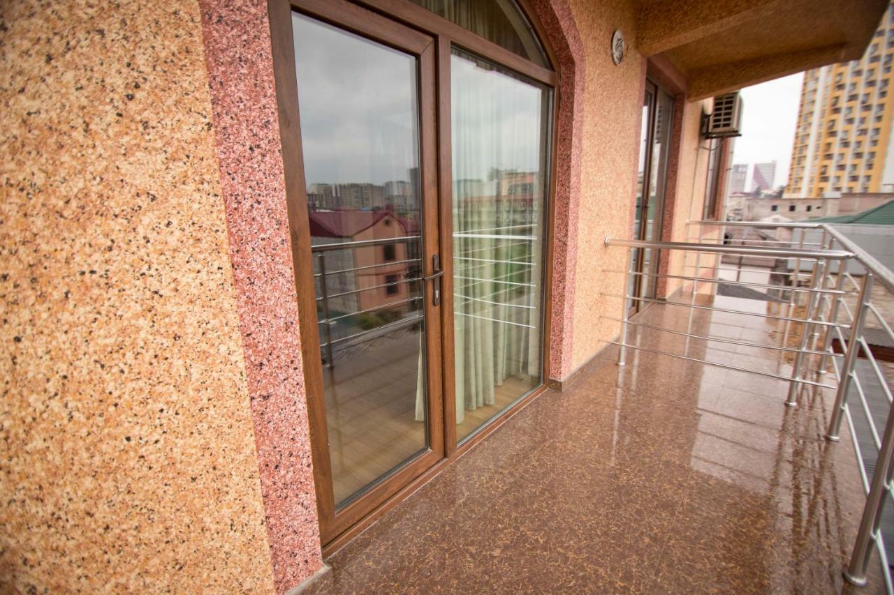 Vizit Hotel Batumi Exterior photo
